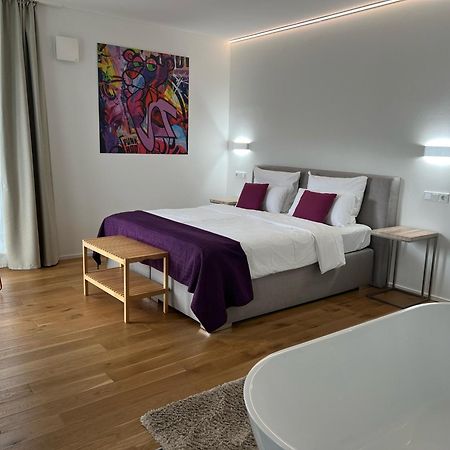 Weingut-Aparthotel Olinger Меринг Экстерьер фото