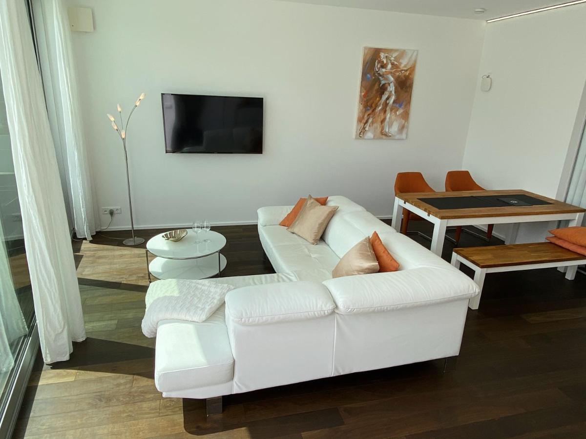 Weingut-Aparthotel Olinger Меринг Экстерьер фото