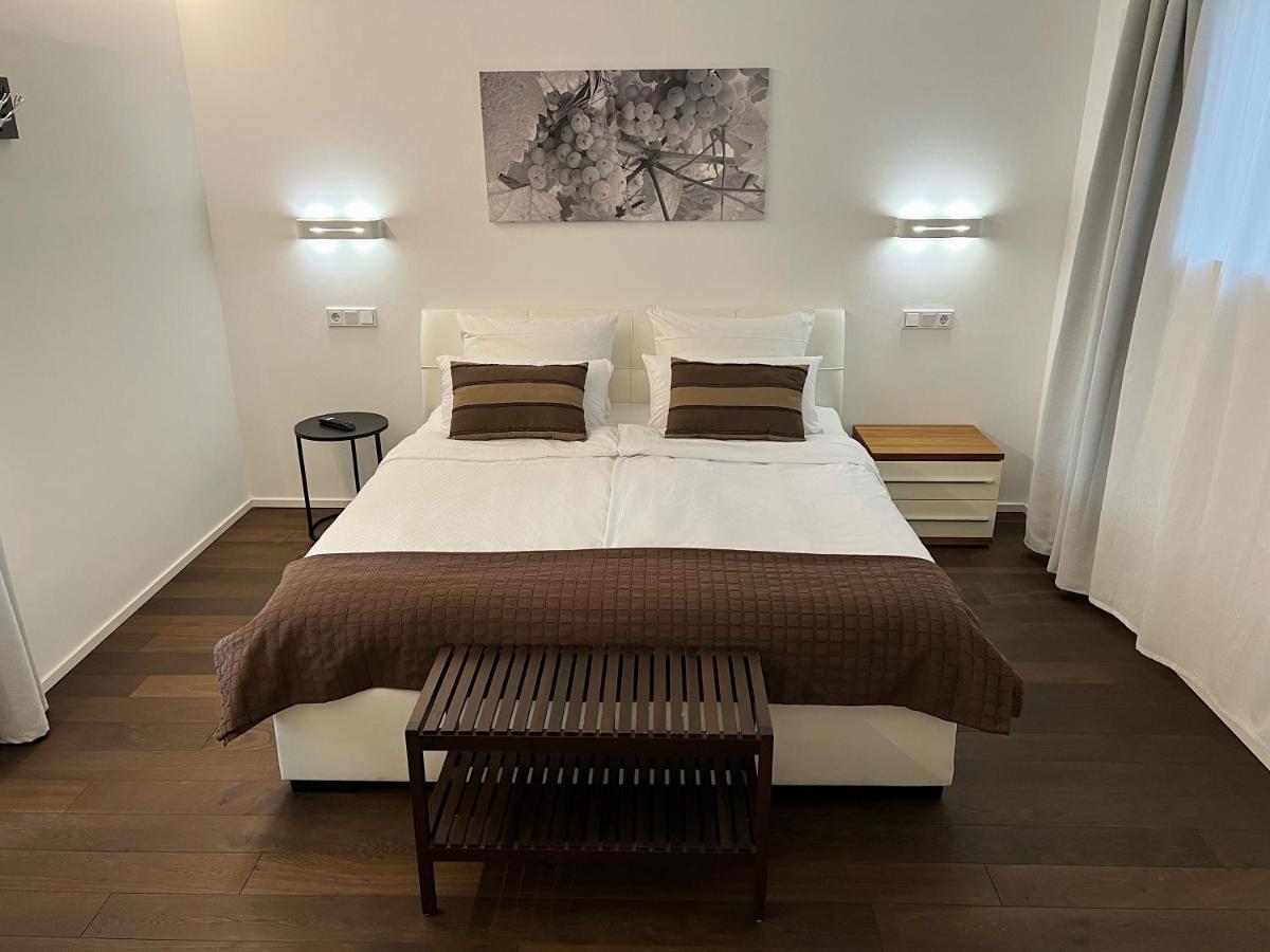 Weingut-Aparthotel Olinger Меринг Экстерьер фото
