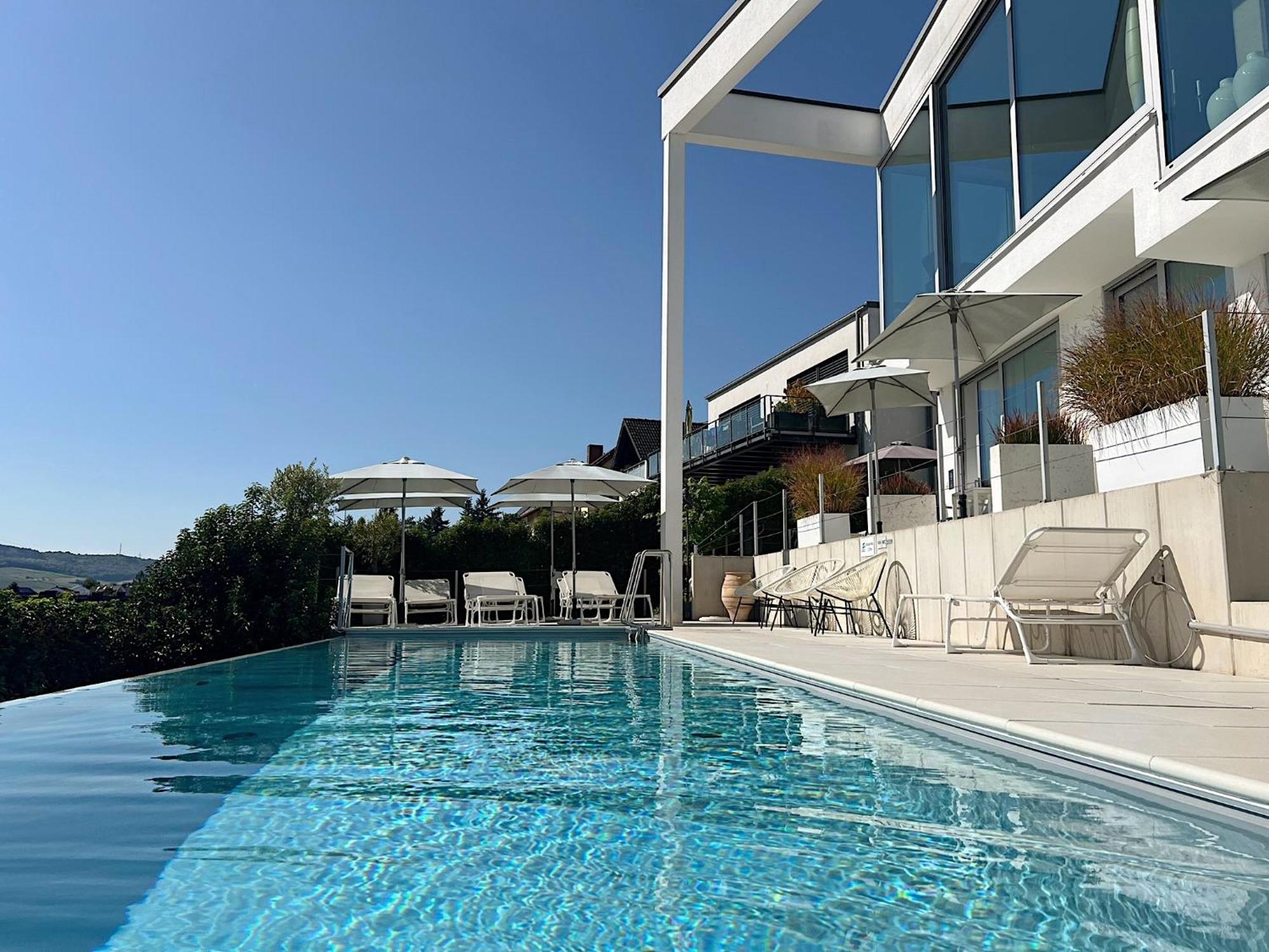 Weingut-Aparthotel Olinger Меринг Экстерьер фото
