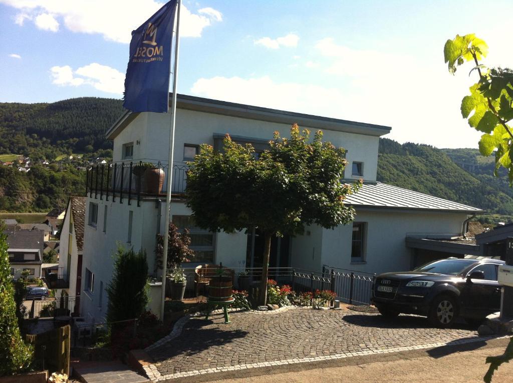 Weingut-Aparthotel Olinger Меринг Экстерьер фото